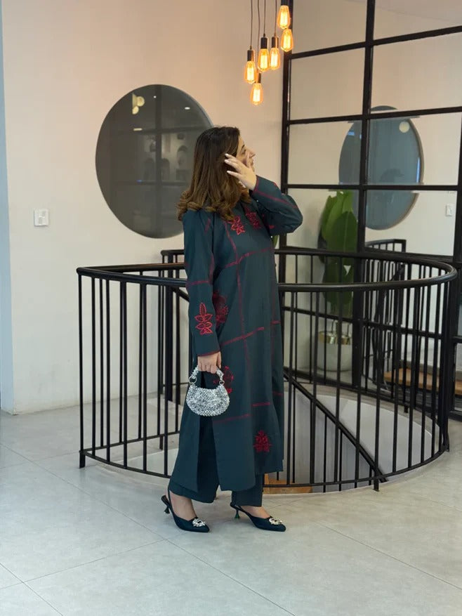 Aira Embroidered 2Pc Linen Set – Elegant Winter Wear