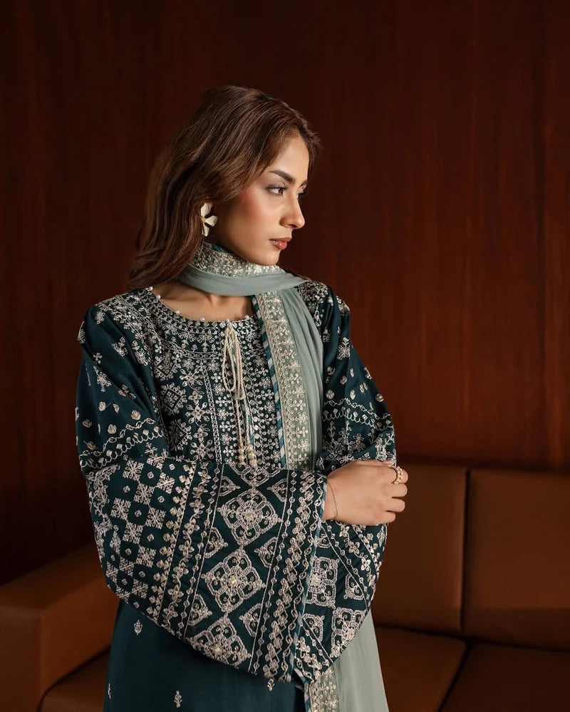 Zari Bella Adaab Embroidered 3Pc Winter Linen Suit
