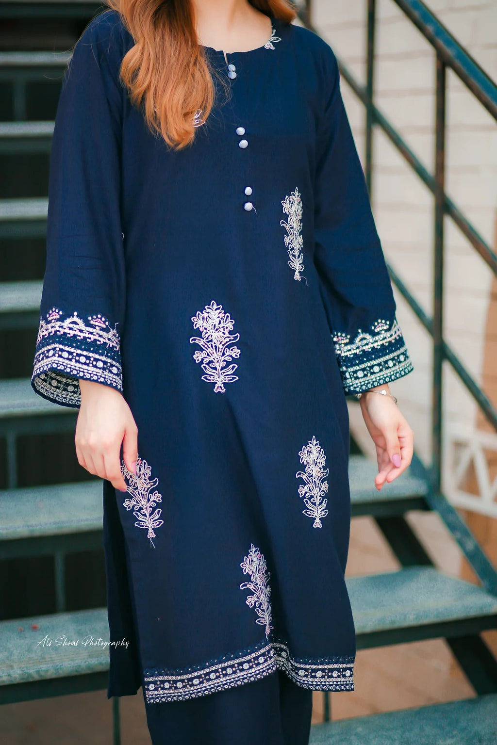 Zari Bella Neelam Embroidered 2Pc Winter Linen Suit