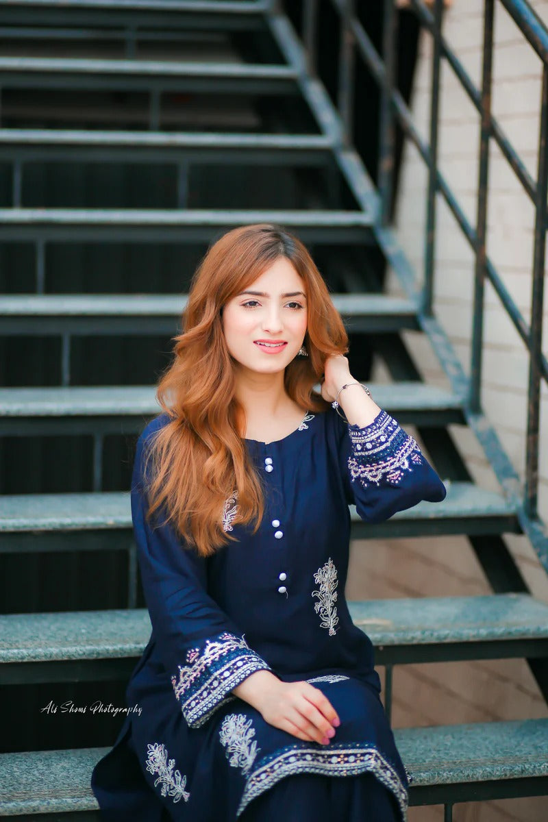 Zari Bella Neelam Embroidered 2Pc Winter Linen Suit