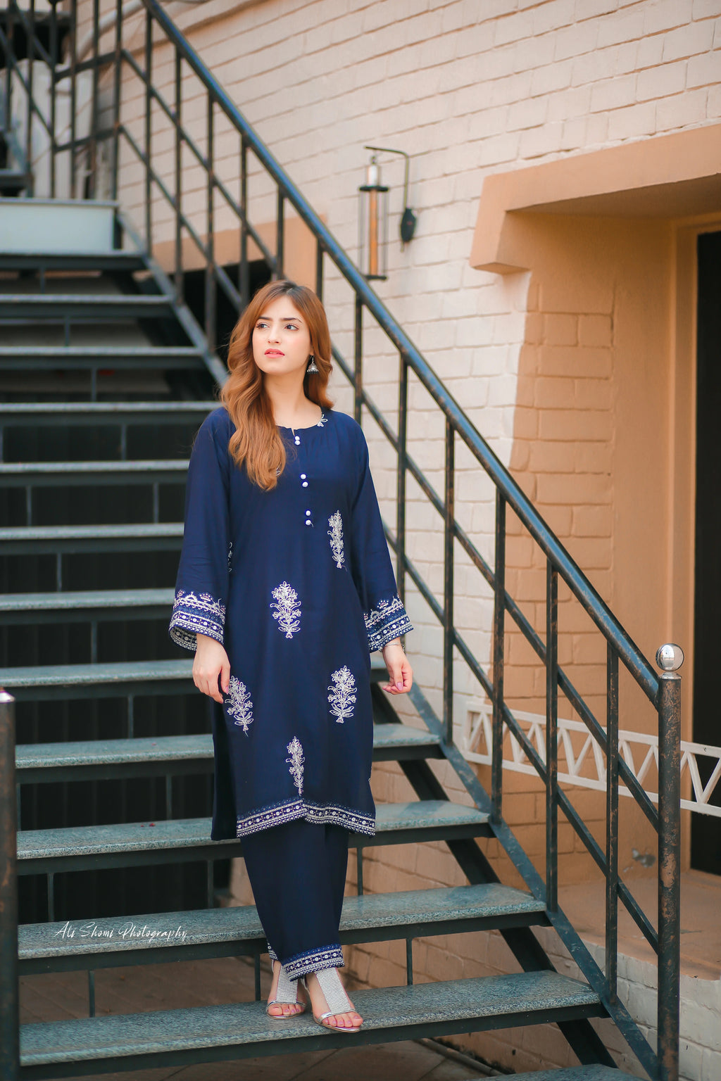 Zari Bella Neelam Embroidered 2Pc Winter Linen Suit