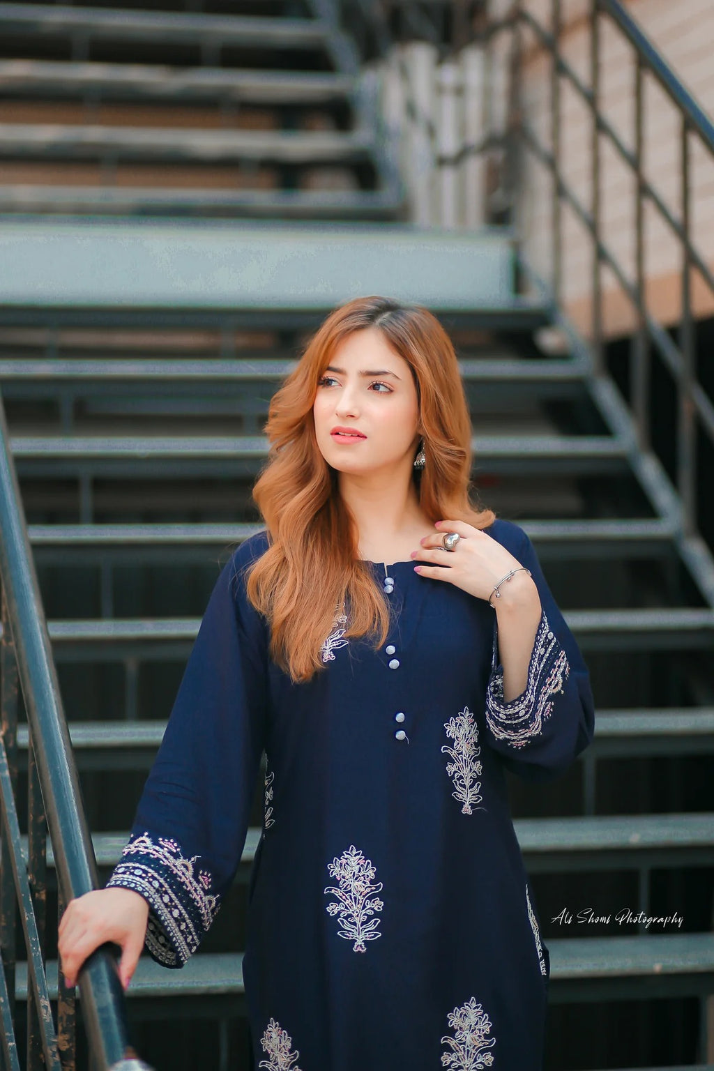 Zari Bella Neelam Embroidered 2Pc Winter Linen Suit